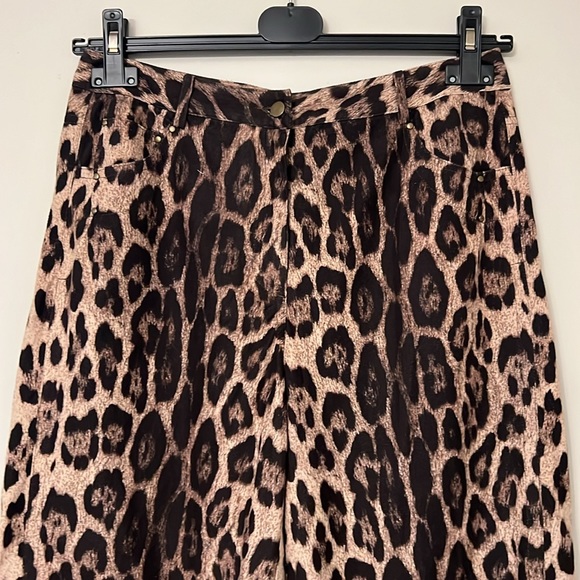 Spanner Leopard Print Cropped Pants - Picture 2 of 6